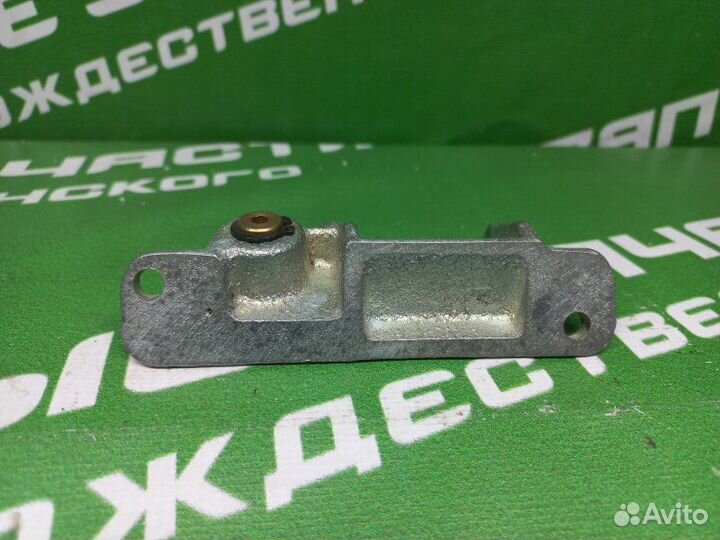 Фиксатор замка багажника Лада 2111