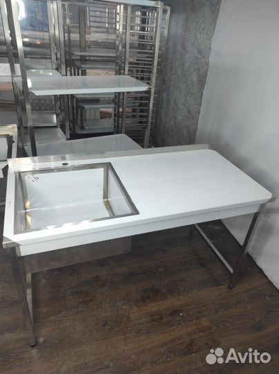 Стол с мойкой