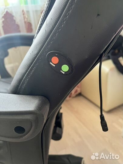 Офисное кожаное кресло