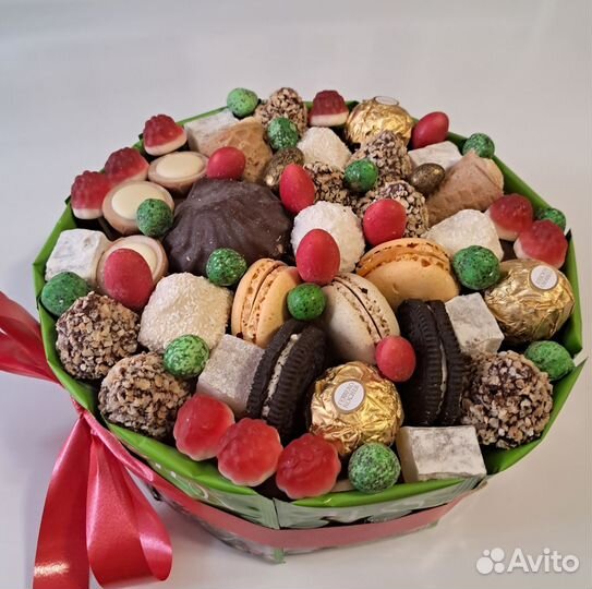 Наборы из сухофруктов с чаем и конфет