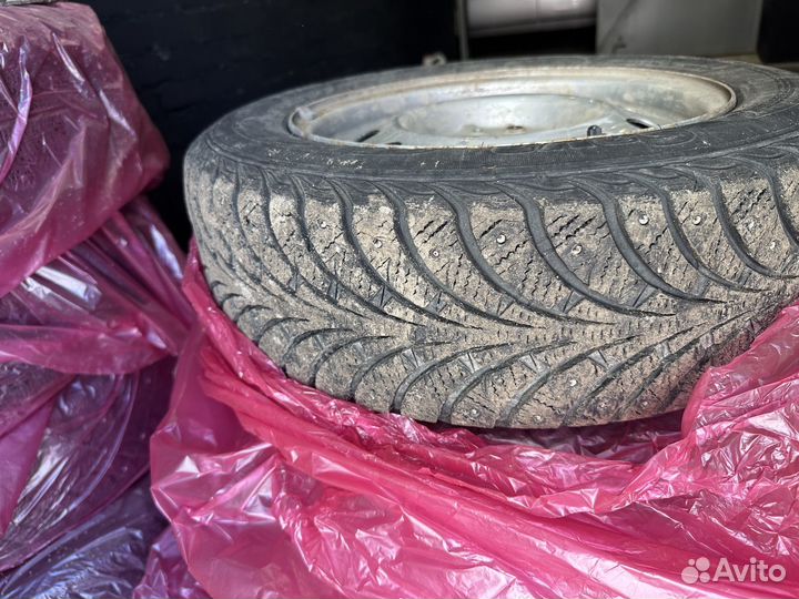 Sava Eskimo Stud 175/65 R14 82T