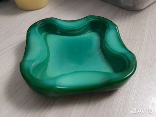 Пепельницы малахитовое стекло и фарфор