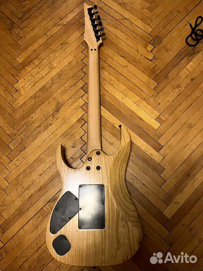 Электрогитара Ibanez RG548