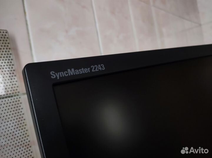 Монитор Samsung с коробкой и проводами