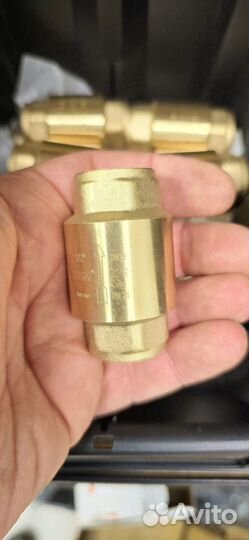 Обратный клапан с латунным штоком 1/2 вр/вр