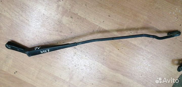 Поводок дворников левый правый VW Golf III