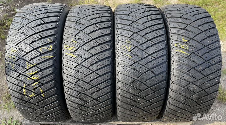 Goodyear Ultragrip Ice Arctic 215/55 R17