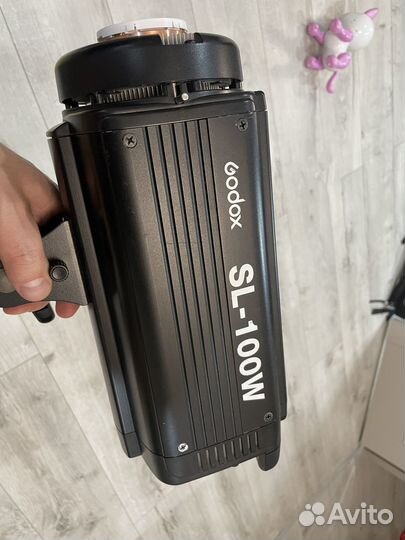 Мощный светодиодный осветитель godox SL 100