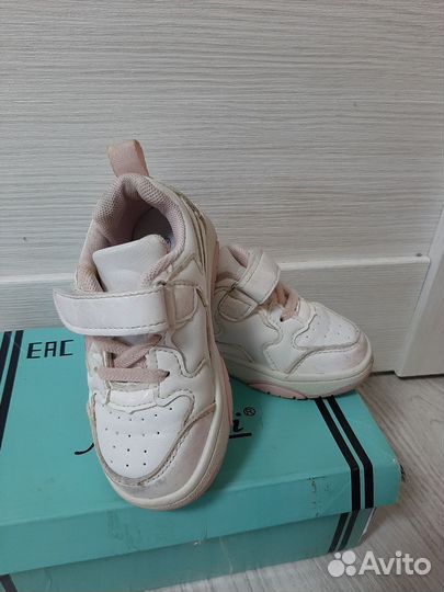 Кроссовки со светящейся подошвой 24