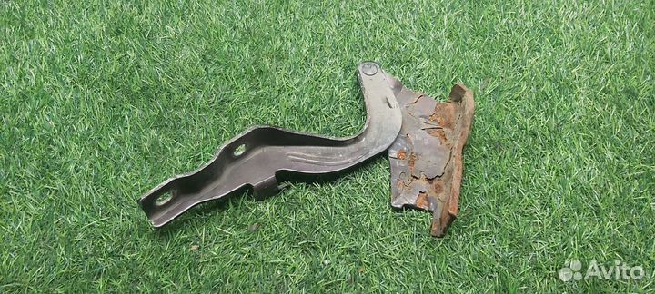 Петля капота правая Hyundai Santa Fe 2