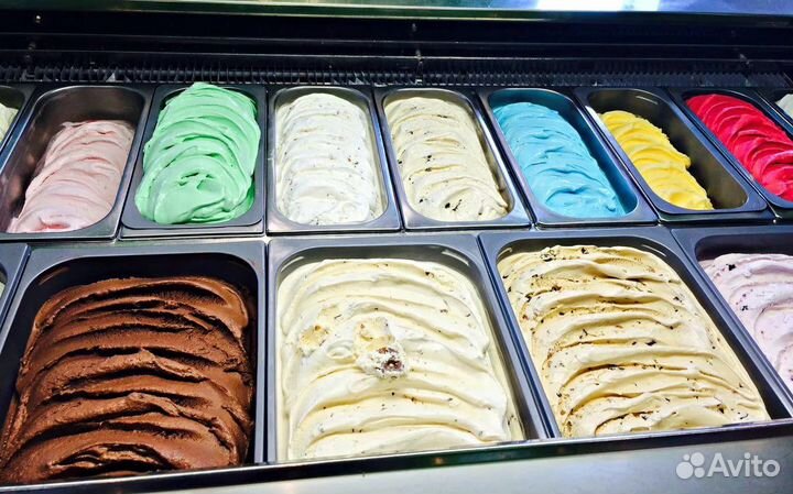 Продавец развесного мороженого