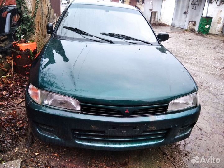 Разбор на запчасти Mitsubishi Lancer 1996