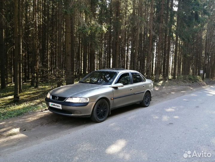 Opel Vectra 1.6 MT, 1996, битый, 311 000 км