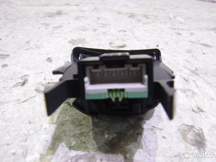 Кнопка Ниссан Patrol Y62