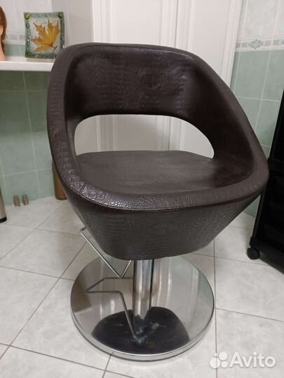 Парикмахерское кресло