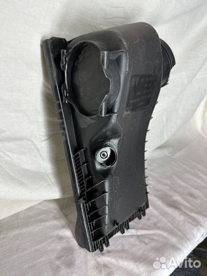 Корпус воздушного фильтра Volkswagen Touareg NF