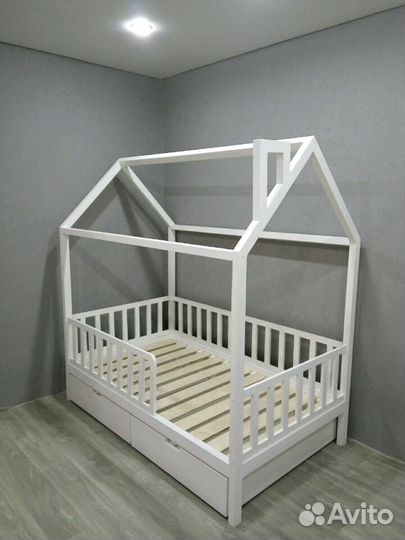 Кроватка домик