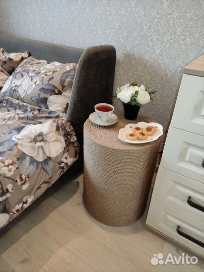 Кофейный столик, тумба с корзиной для белья