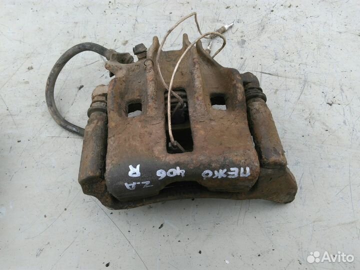 Суппорт передний правый Пежо 406