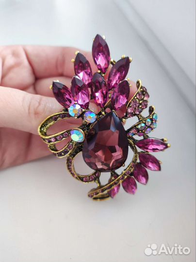 Брошь в винтажном стиле