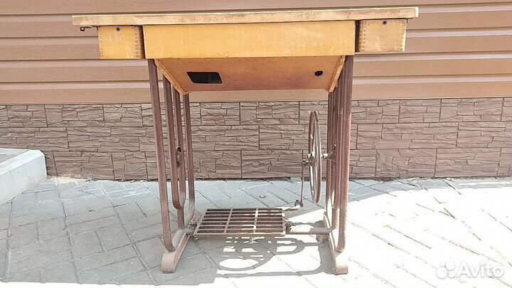 Швейная машинка ножная