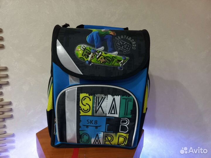 Новый школьный рюкзак с ортопедической спинкой