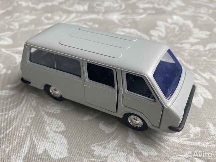 Модель автомобиля Раф 2203