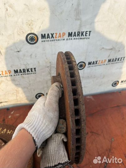 Тормозной диск передний Mitsubishi Lancer 9