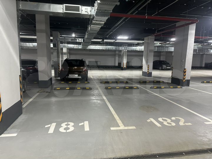 Машиноместо, 14 м²