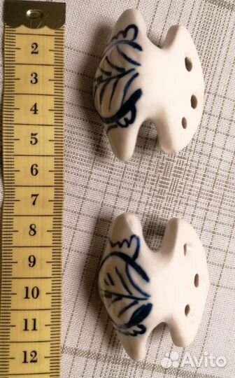 Две керамические ручки с отверстиями. Гжель