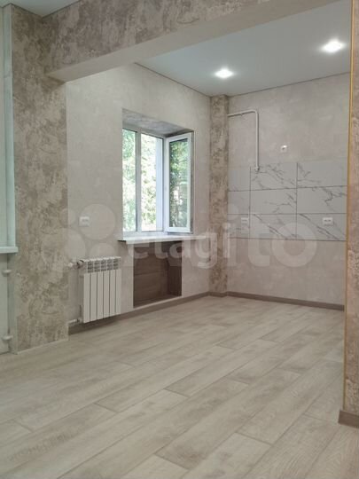 2-к. квартира, 43 м², 2/4 эт.