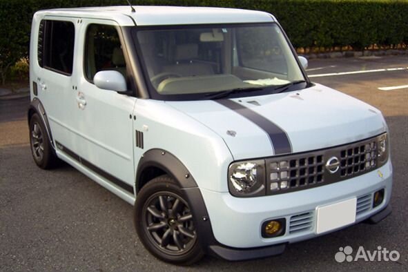 Лобовое стекло на Nissan Cube