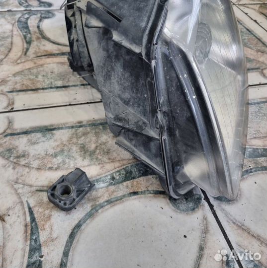 Фара Volkswagen Passat B6