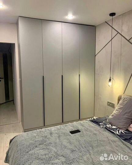 Встроенный распашной шкаф