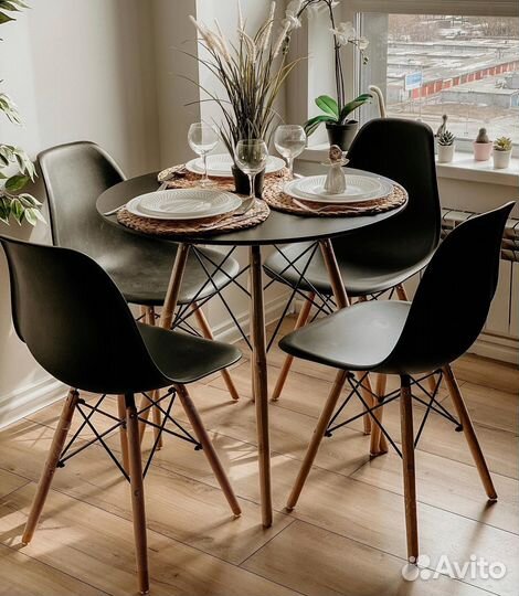 Стулья новые кухонные Eames