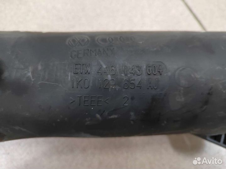 Патрубок интеркулера VW Touran, Golf 1K0129654K