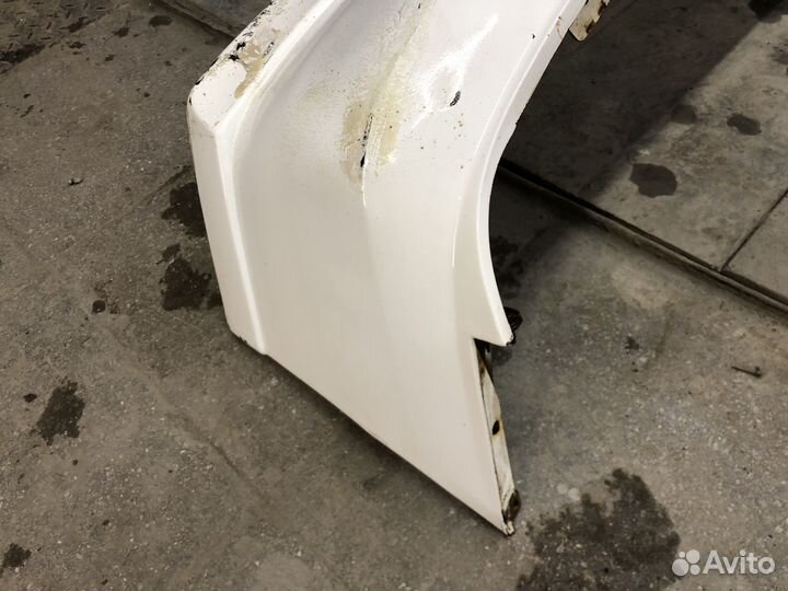 Передний бампер Nissan Cube