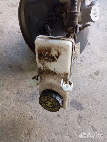 Гтц в сборе с вакуумником Peugeot 408, 12-17г