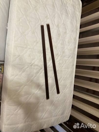 Детская кроватка с продольным маятником