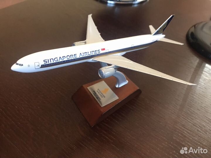 Модель самолета 1 400Boeing777-300ER