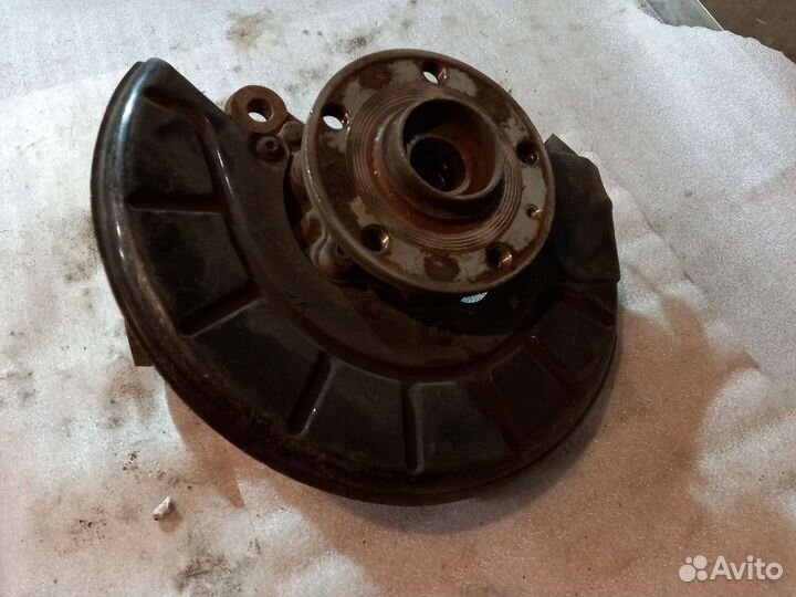 Кулак поворотный передний правый VW Touran