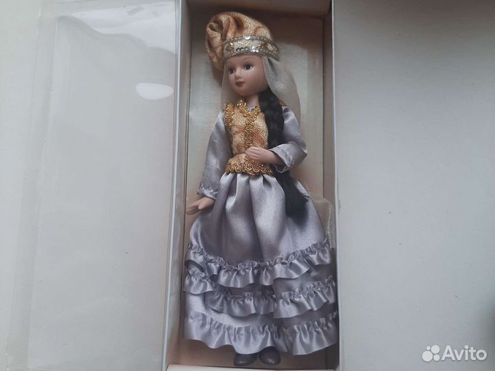 Коллекция фарфоровых кукол