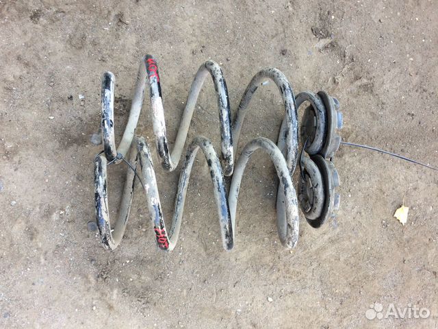 Задняя пружина Nissan Note E11 2011 комплект