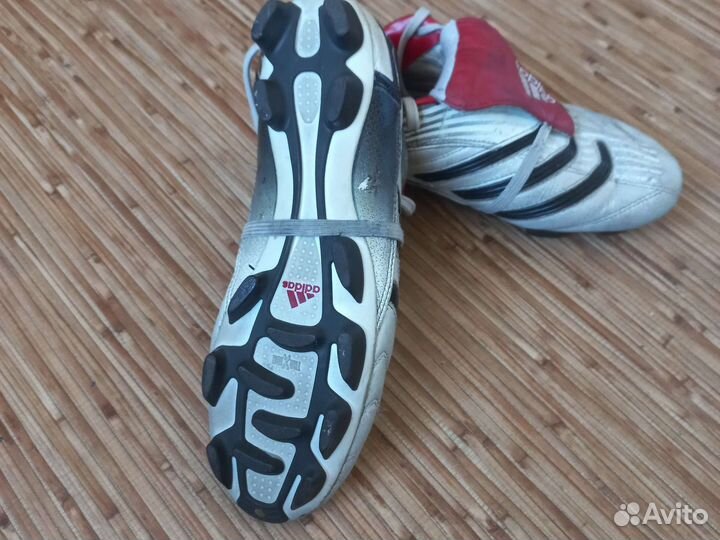 Футбольные бутсы adidas