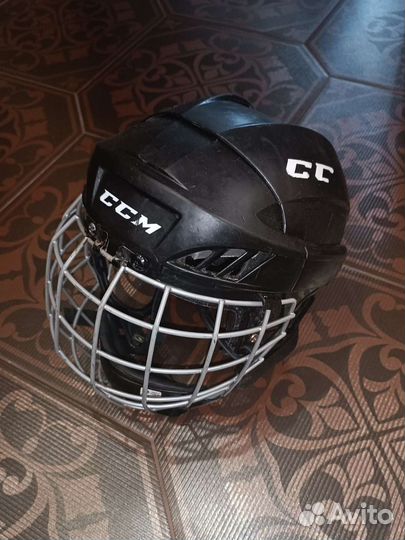 Хоккейный шлем