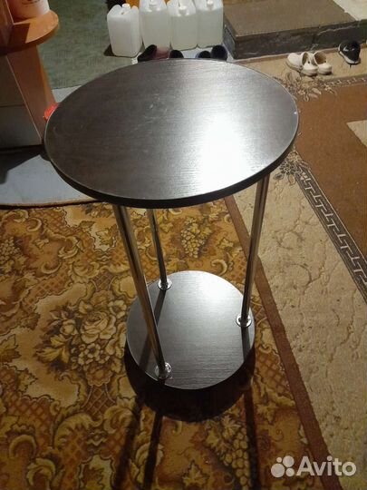 Этажерка на колесиках