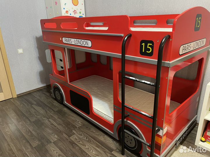 Двухъярусная кровать