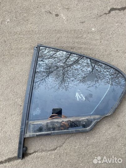 Стекло заднее левое в крыло bmw f10