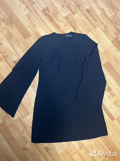 Платье с длинным рукавом