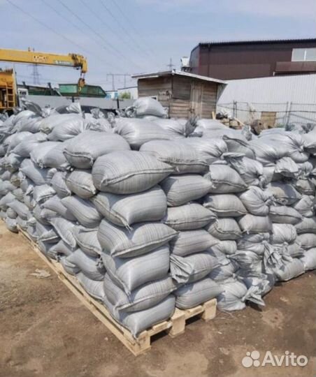 Песок в мешках